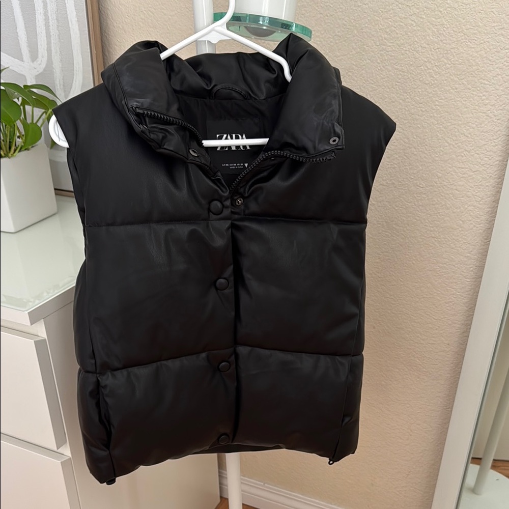 Zara Black Puffer Faux Leather Vest Quilted